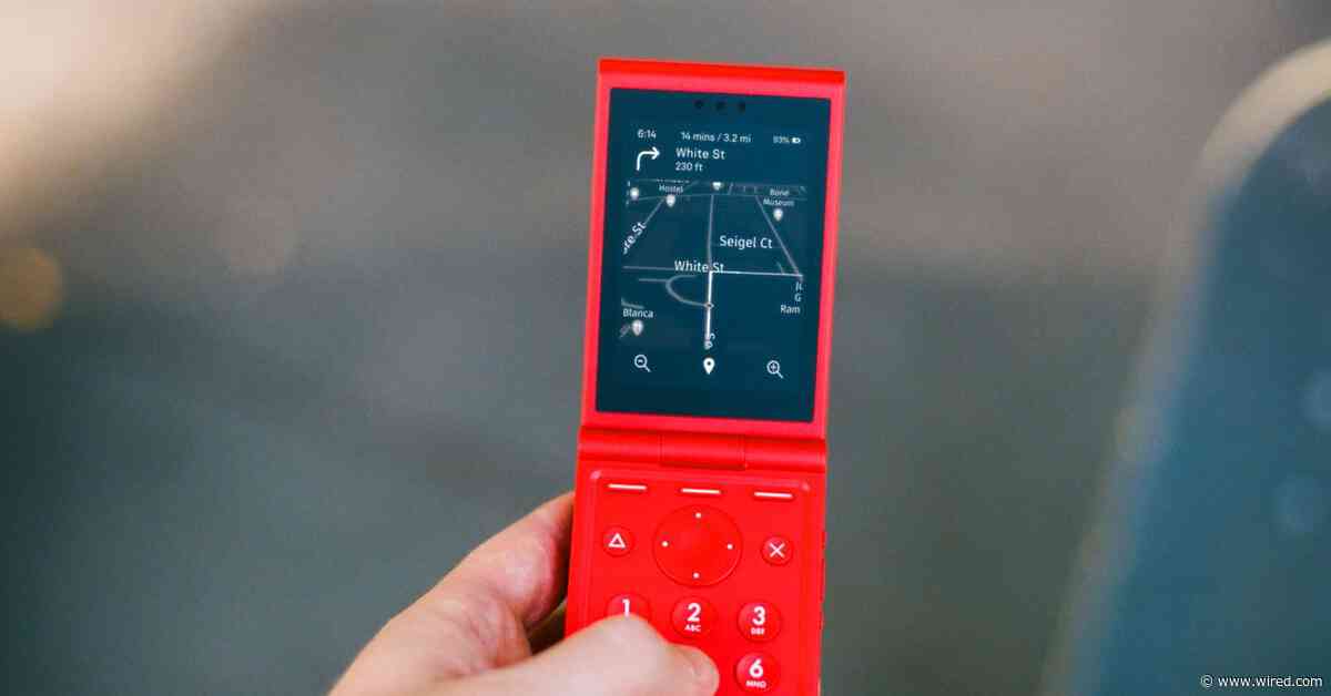 The Light Flip Is the Stylish Dumb Flip Phone of Your Dreams