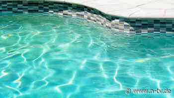 Fehler bei Wasseraufbereitung?: Pool-Panne verletzt 60 Urlauber in Spanien