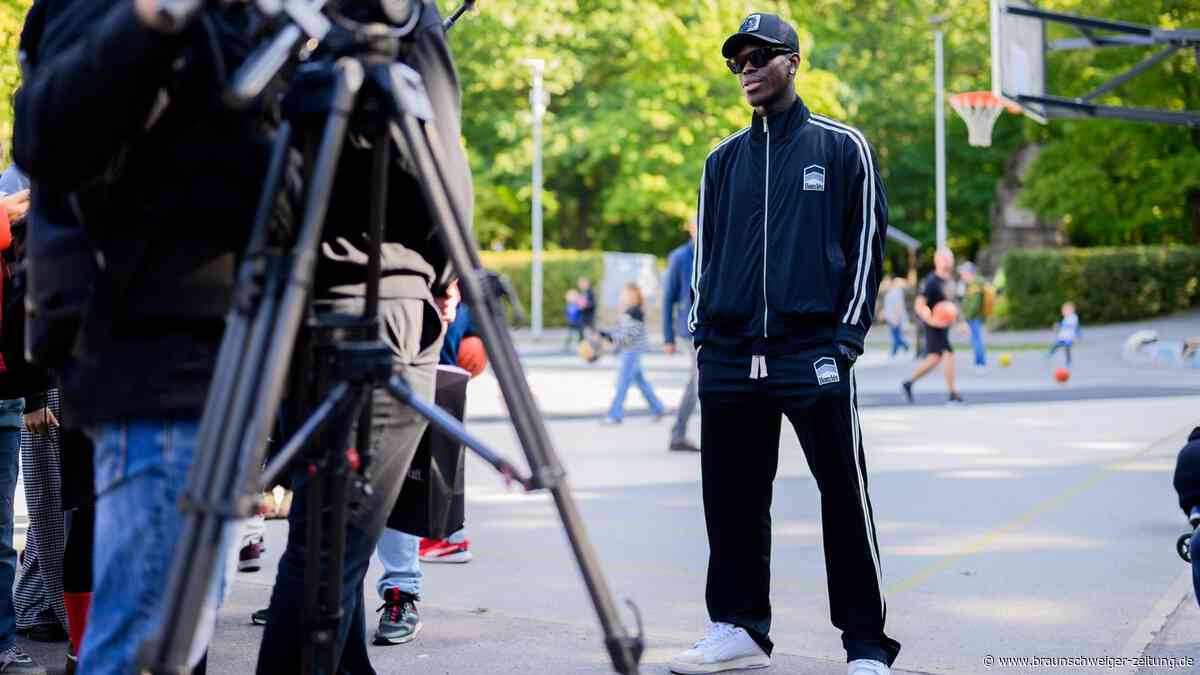 Zum Mitmachen: Dennis Schröder präsentiert neue Basketball-Liga in Braunschweig