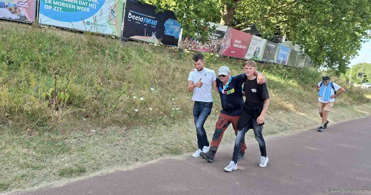 Douwe valt nét voor de Vierdaagse van de fiets, dan is het extreem spannend: brengen Stijn en Ruben hem op tijd naar de finish?