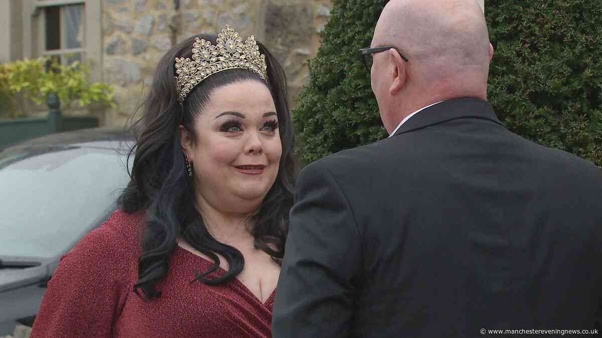 Emmerdale icon Lisa Riley celebrates 31 years as Mandy Dingle