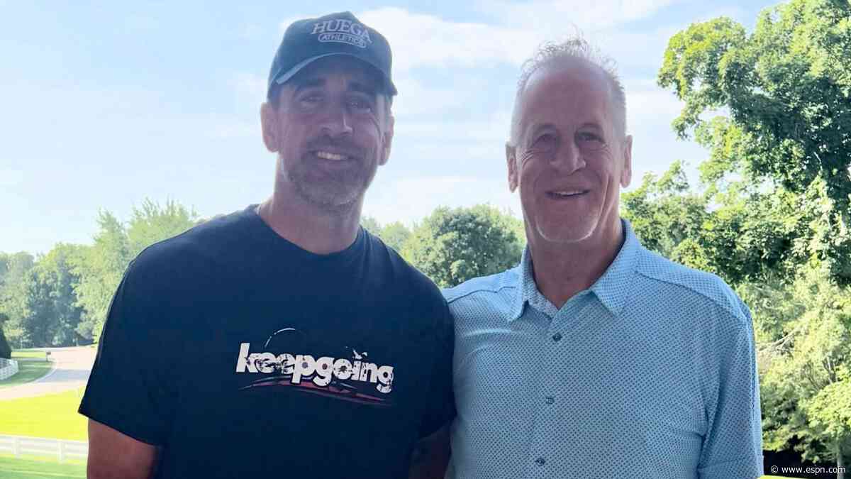 'Another bonding week': Aaron Rodgers reunites wit...