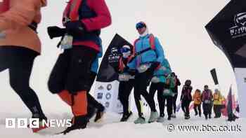 Marathon runners compete on drifting sea ice at North Pole