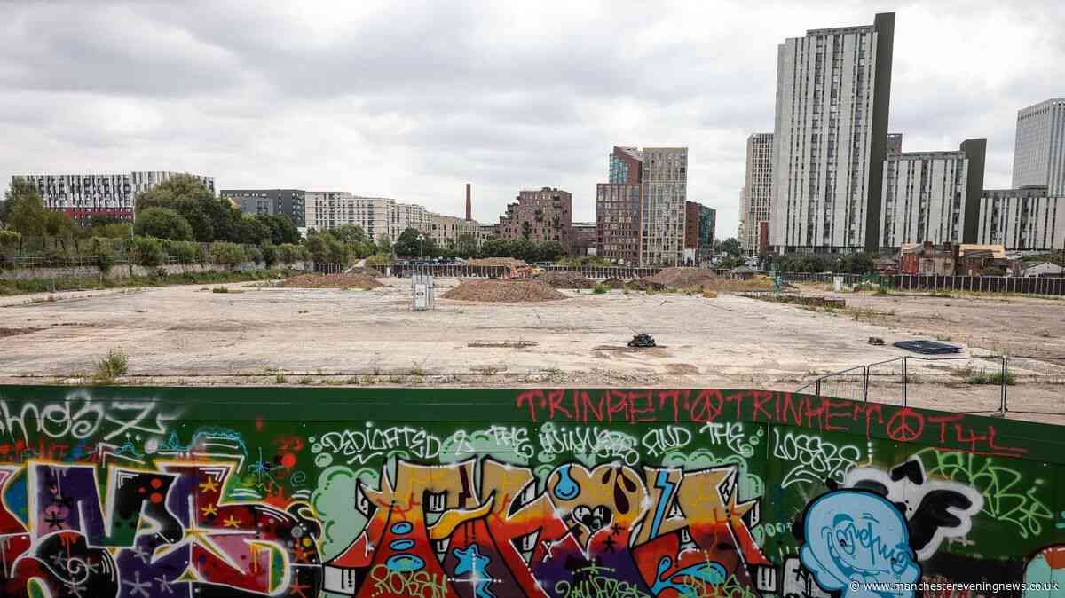 Artisan bread, organic wine and 'cut-price crack': People in home of No 10 North rubbish claims it's a hellhole