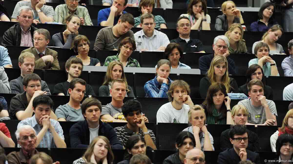 Professorin wegen Vorlesung über „Trans-Identität“ im Kreuzfeuer: Hunderte Studenten protestieren