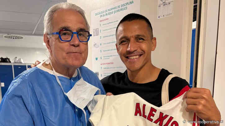 Alexis Sánchez tuvo emotivo reencuentro con el médico Ramón Cugat