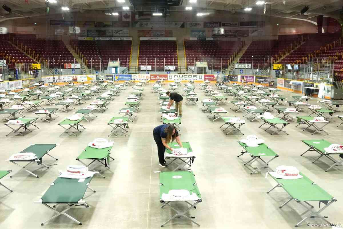 Thunder Bay, Ont., arena turned wildfire evacuation shelter remains vacant