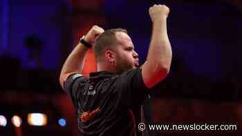 Dirk van Duijvenbode klopt Michael van Gerwen via zesde matchdart in kraker op World Matchplay