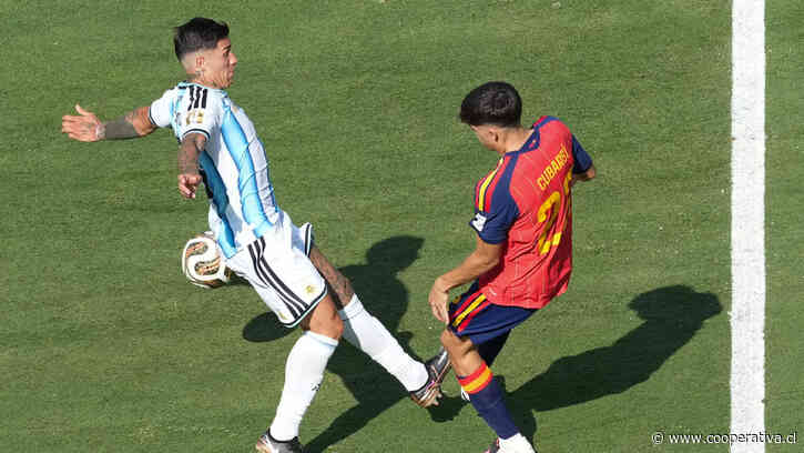 Medio estadounidense apuntó a Enzo Fernández como "el único villano" del Mundial