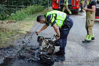Scooter brandt volledig uit; waterleiding springt