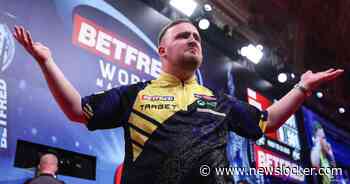 Sensatie op World Matchplay: Littler gooit 9-darter in eerste leg (en is meteen daarna wéér dichtbij)