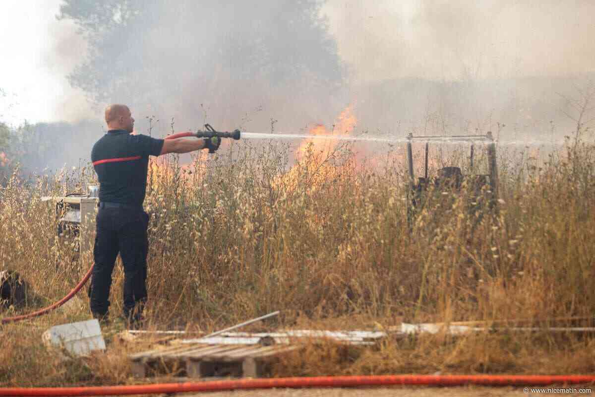 « Le feu progresse à une vitesse très importante » : on fait le point ce mardi soir sur l’incendie dans le Var, qui a parcouru 1.700 hectares et menace plusieurs villages