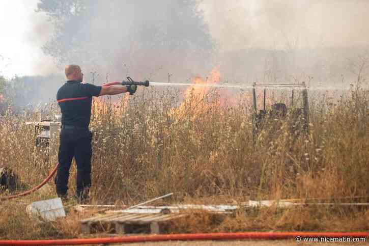 « Le feu progresse à une vitesse très importante » : on fait le point ce mardi soir sur l’incendie dans le Var, qui a parcouru 1.700 hectares et menace plusieurs villages