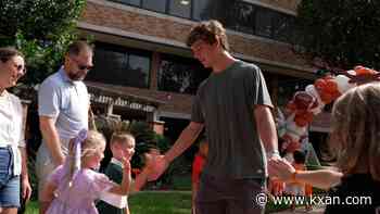 Arch Manning, teammates visit 'next generation of Longhorns' at St. David's Medical Center