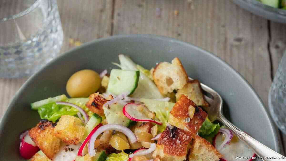 Bunter Brotsalat wird zum Gemüseretter