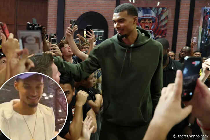 How Victor Wembanyama reacted when asked to sign Jalen Brunson jersey in awkward Fanatics Fest moment
