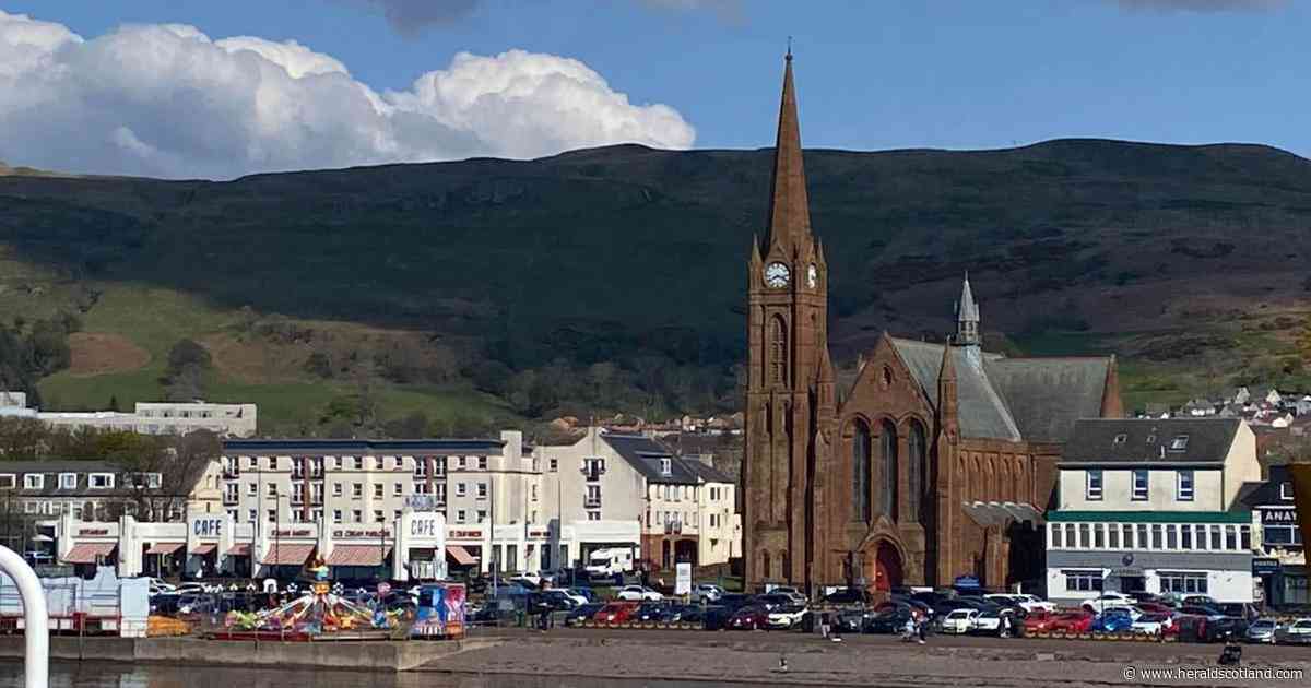 Warning Cumbrae ferry queues 'leading to people urinating in streets'