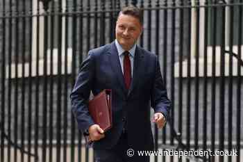 Wes Streeting apologises after prisoner comments picked up by microphone