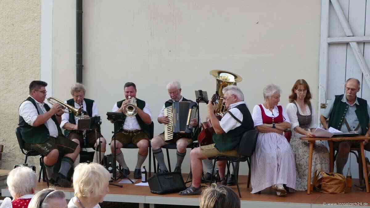 „Singa und Spuin“ sorgt für eine lange Sommernacht in Kraiburg am Inn