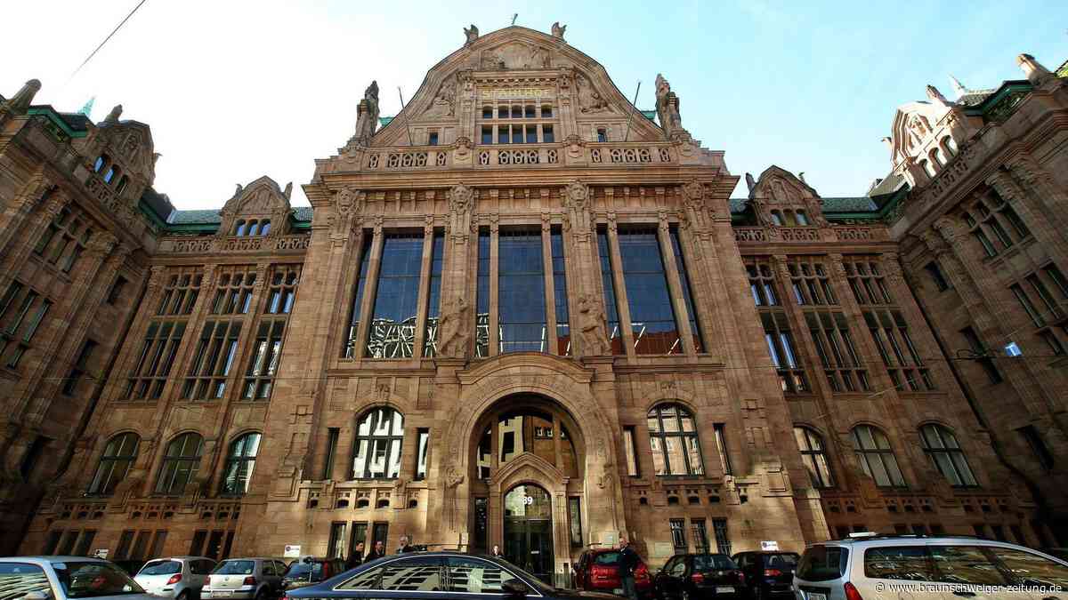 Lehrerin seit 17 Jahren krankgeschrieben: Jetzt klagt sie gegen ihren Ruhestand