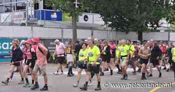 LIVE Vierdaagse 2026 | Wandelaars krijgen roze onthaal in Wijchen • Dixi tot de nok toe vol met kots • Regenbuien van korte duur