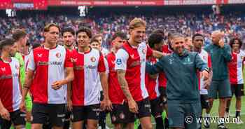 Feyenoorders tikken erop los in rondo, Twente eert Diekman met nieuw tenue