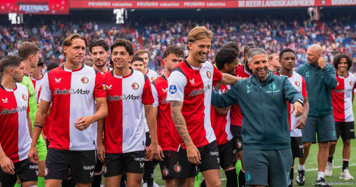 Feyenoorders tikken erop los in rondo, Twente eert Diekman met nieuw tenue