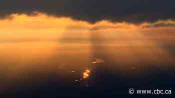 How wildfire smoke travels from Ontario to New York City — and turns distant city skies orange