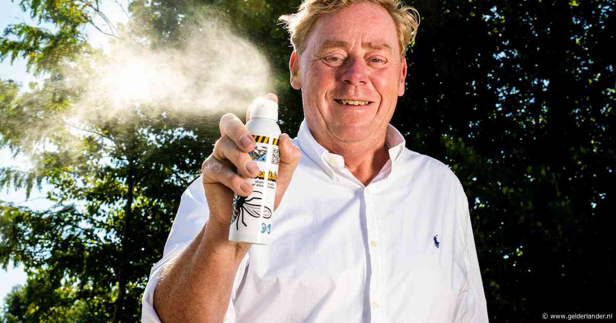 Hilariteit om wespenspray van puur water in Vierdaagse-tasje, uitvinder Lex zweert erbij: ‘Werkt als een speer’