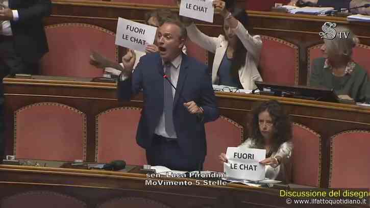 “Non potete commemorare Borsellino e oggi negare l’acquisizione delle chat di Delmastro”: il M5s occupa i banchi del governo