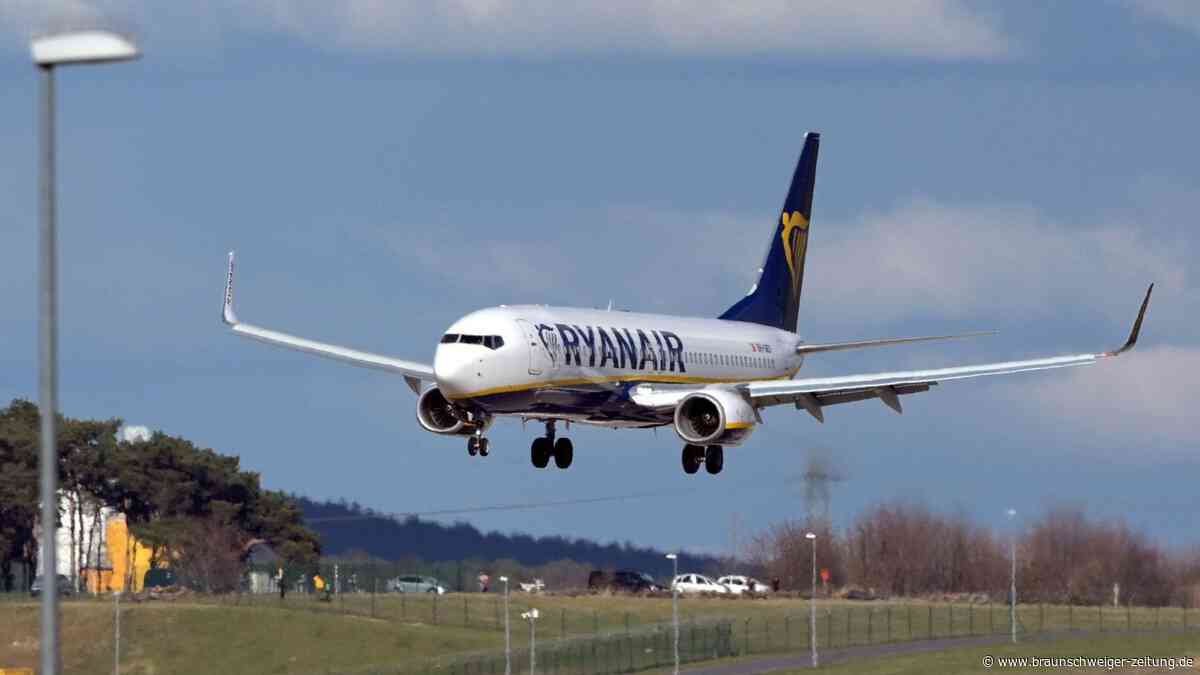 Mann beinahe aus Flugzeugfenster gesogen – „erinnere mich an die Explosion“