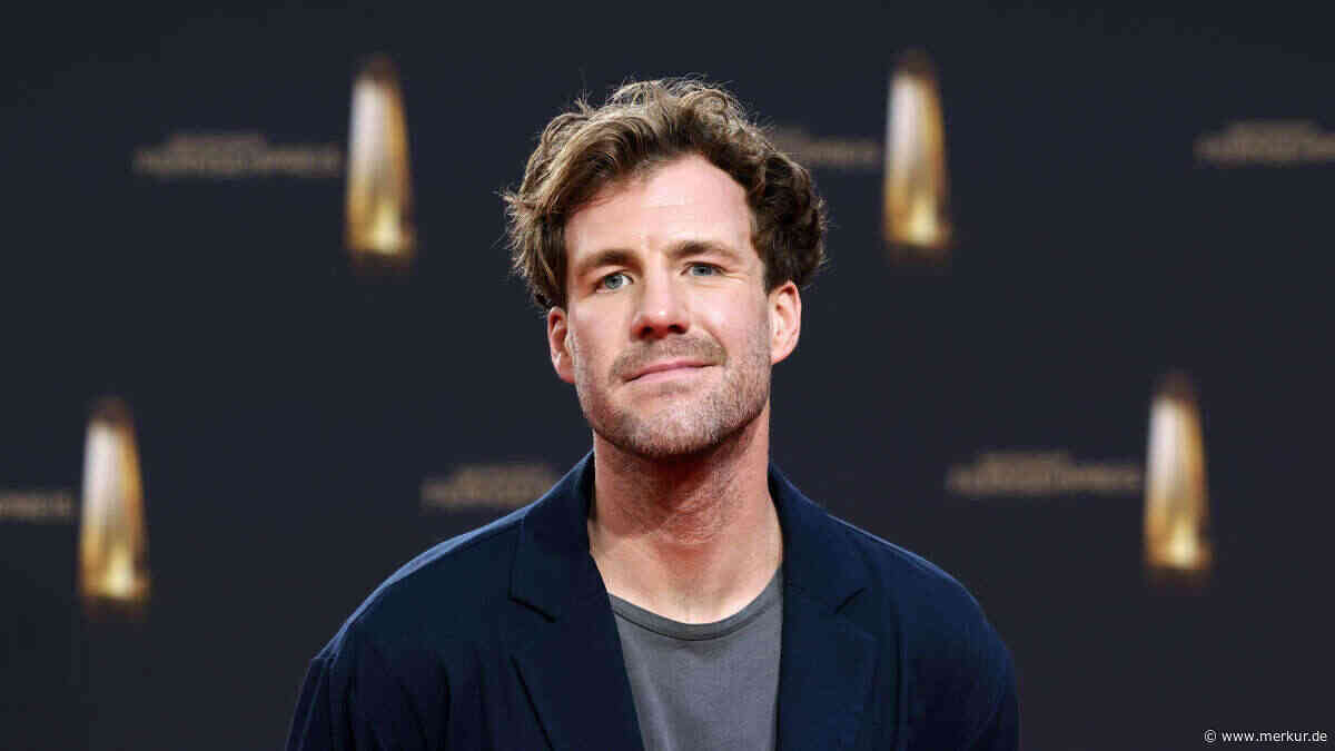 Luke Mockridge ist Vater geworden: Comedian teilt erstes Babyfoto mit rührender Botschaft