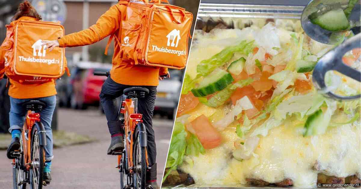 Thuisbezorgd rekent verborgen kosten door voor jouw eten, bond eist een compensatie
