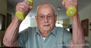 Rustig aan doen op je 97ste? Fred niet: hij geeft bewegingsles aan mensen die soms 20 jaar jonger zijn
