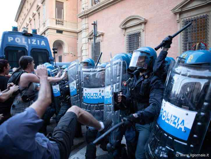 Il sindacato di polizia denuncia Lepore: “Non siamo carne da macello”