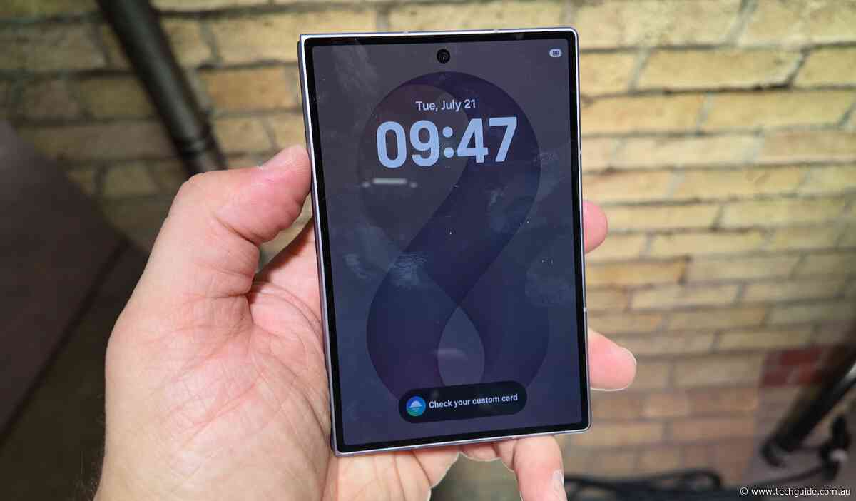 We take a hands on look at the new Samsung Galaxy Z Fold8