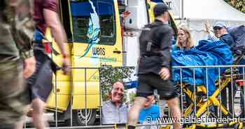 Vanaf de brancard haalt jarige Jo (84) voor de laatste keer in zijn leven Vierdaagselopers binnen