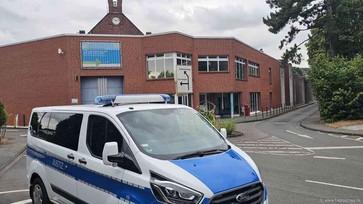 Großeinsatz in JVA Siegburg - Aufstand geplant?