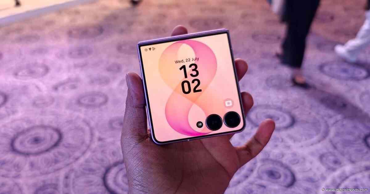 Samsung Galaxy Z Flip 8 is only a slightly better clamchell foldable than the last one