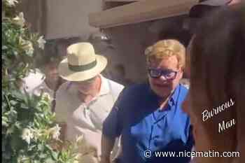 La star Elton John reçoit une standing ovation à son arrivée dans un célèbre restaurant de Cannes, découvrez les images