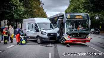 Nahe Uni Hamburg: Mehrere Verletzte nach Unfall mit HVV-Bus und Transporter