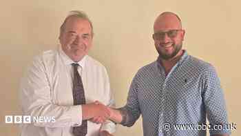 Reform councillor defects to Tories after flag row