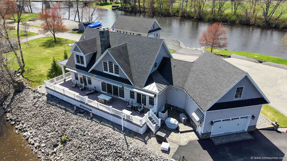 House of the Week: Schuylerville farmhouse on small island