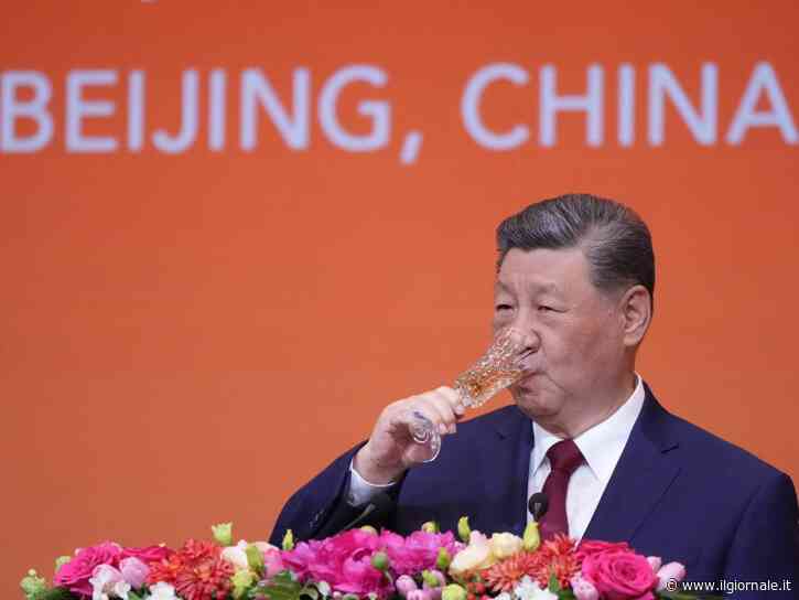 Il piano segreto di Xi per restare al potere: la strategia ispirata a Stalin e Mao