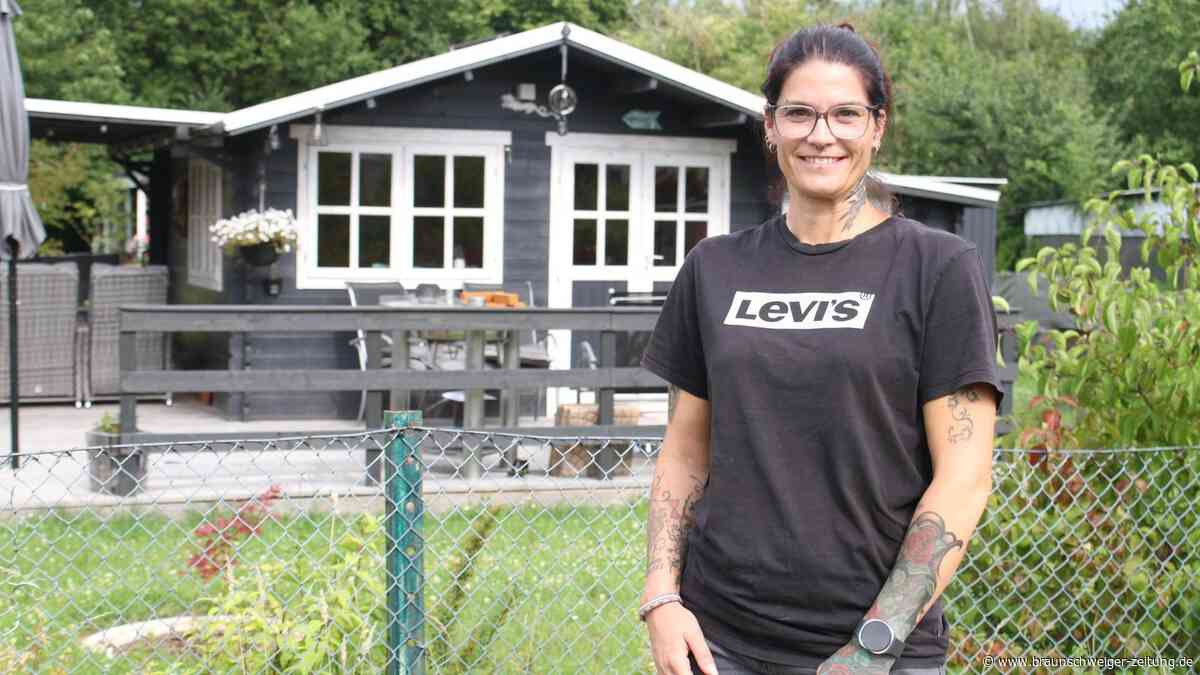 20 Tattoos und eine Harke: Sarah aus Salzgitter gärtnert gegen das Klischee