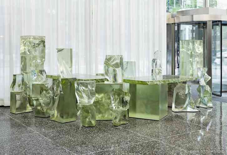 Frank Gehry’s Seven-Ton Glass Desk Sells for $243,200, Setting Auction Record for His Design Work