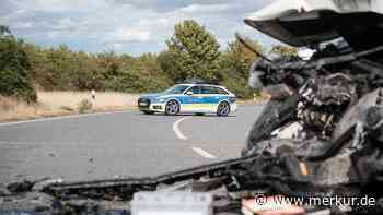 Bundesstraße nach neuem Unfall schon wieder gesperrt – heftiger Crash zwischen zwei Autos