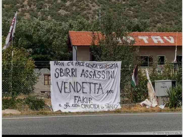 Striscione choc dei No Tav a Susa: "Sbirri assassini. Vendetta per Fakir e gli altri omicidi diStato"