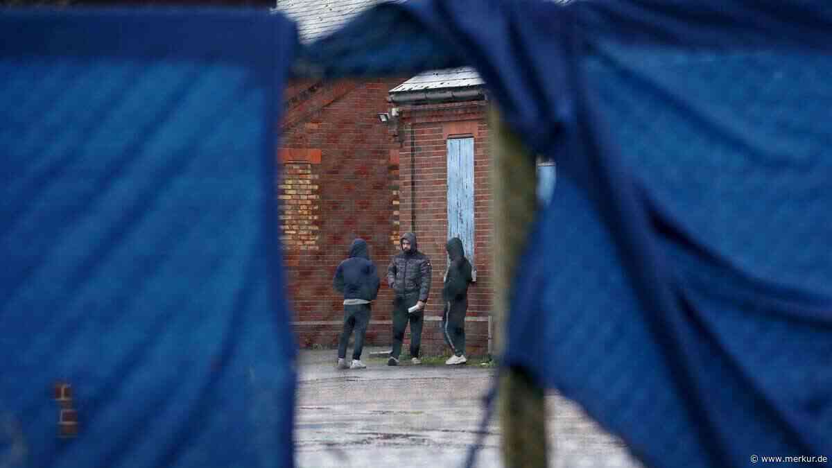US-Investor kauft Großbritanniens Abschiebe-Maschinerie – das steckt hinter dem Milliarden-Deal