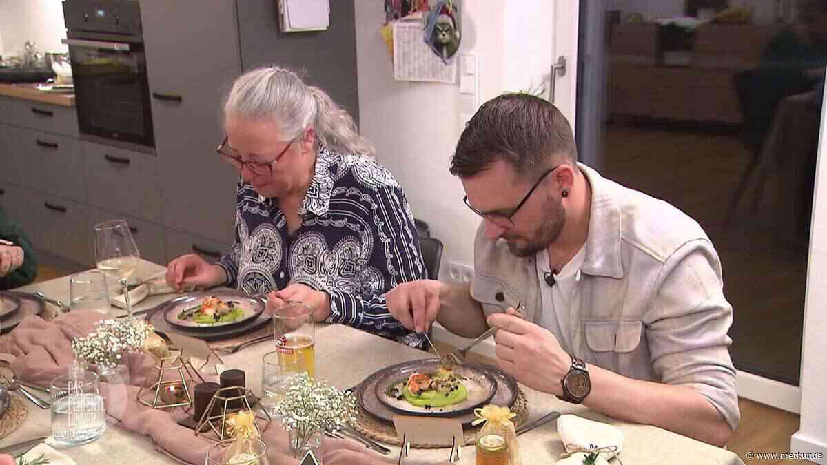 Als das „Dinner“-Dessert auf dem Boden landet, beruft sich Gast auf die „Drei-Sekunden-Regel“